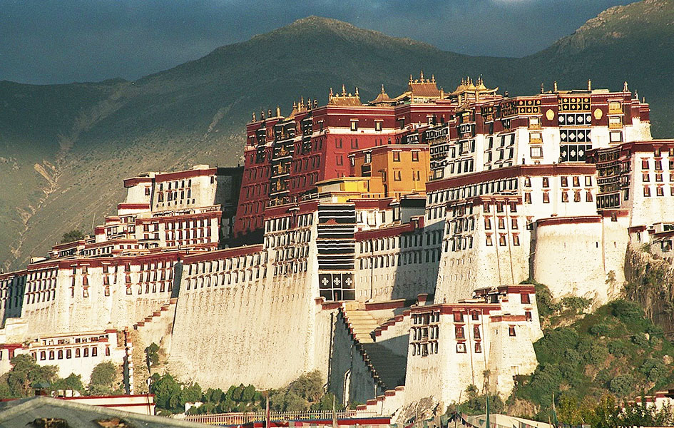 Cung điện Potala, một trong những địa điểm mang tinh biểu tượng ở Tây Tạng.